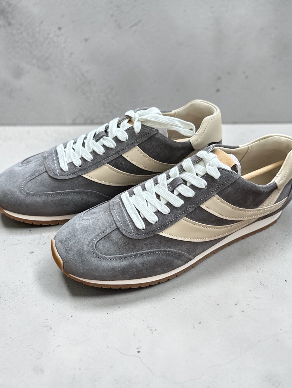 Vince Oasis Runner Lace-Up Sneakers Men's US 10M Gray Suede Leather NWOB